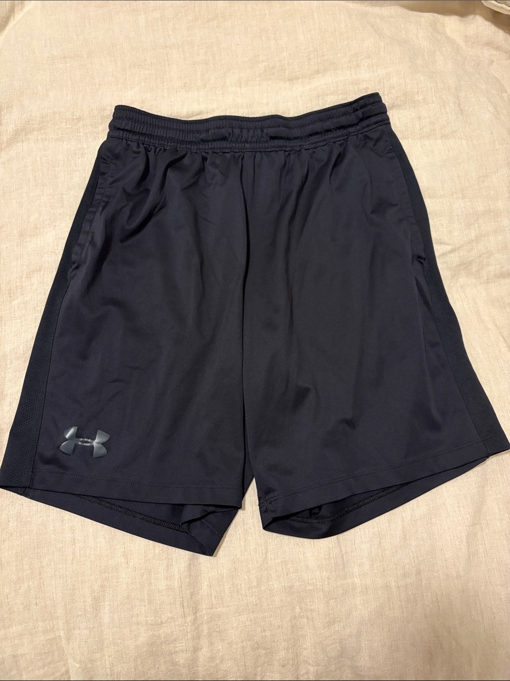 Under Armour Men's black fitted Athletic Shorts